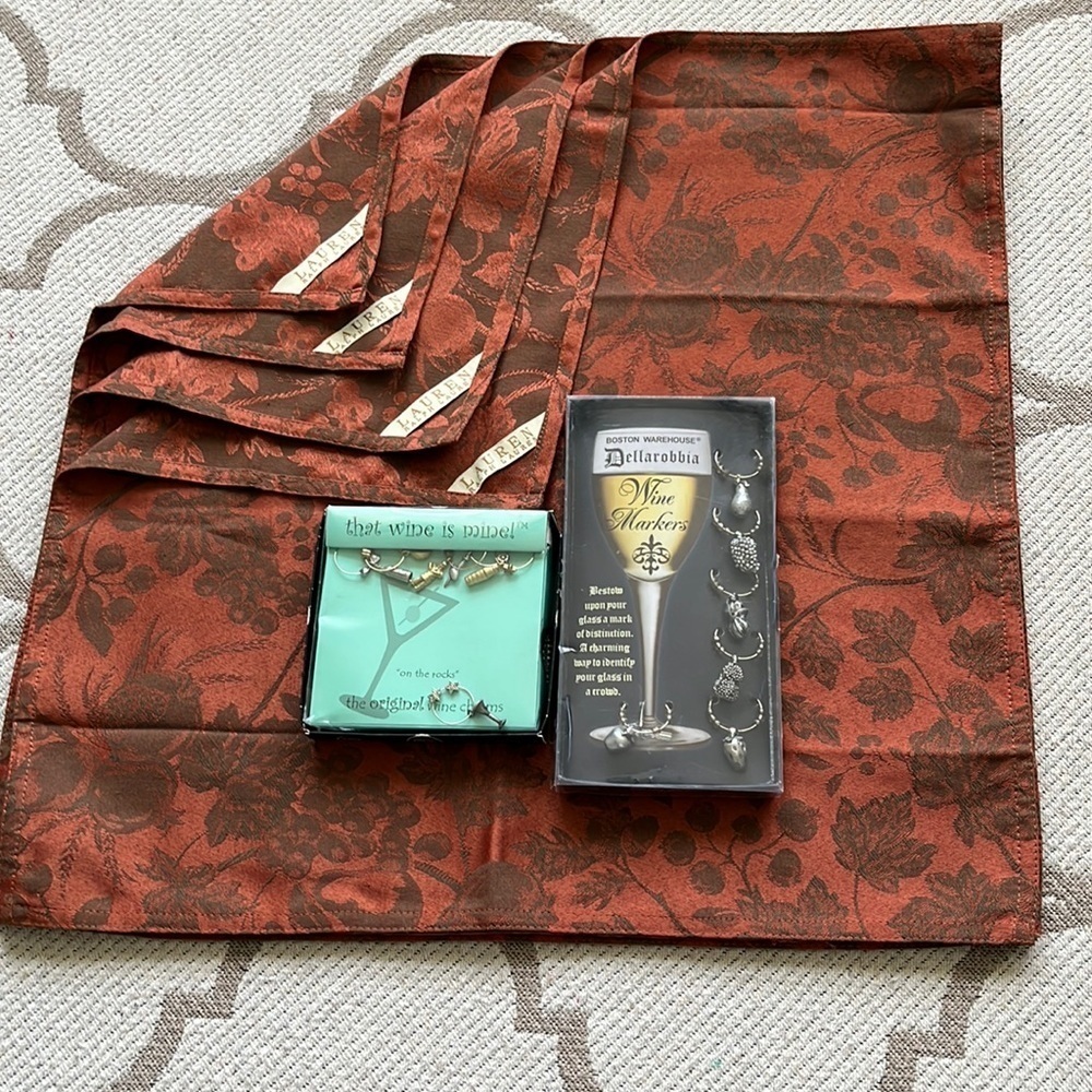 Lauren Ralph Lauren Home Set of 4 Napkins + 2 packs of Wine markers/ charms